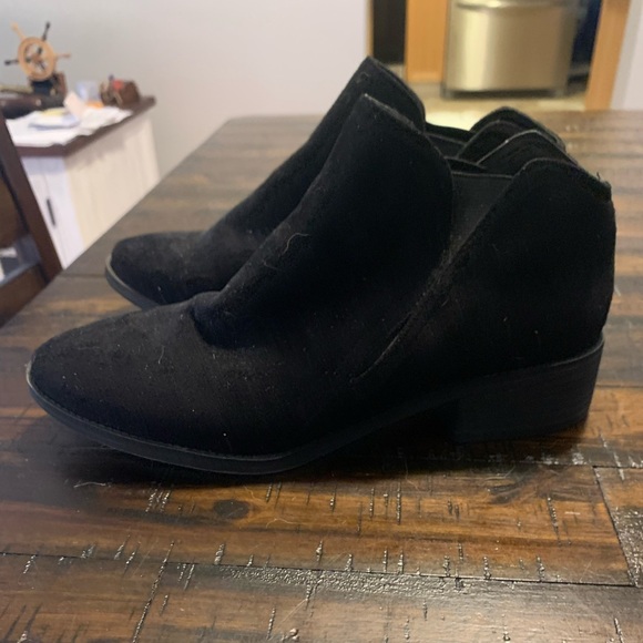 Black suede Steve Madden ankle boots - Picture 2 of 3